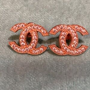 Absolutely stunning rose gold plated sparkly crystals CC trendy studs earrings.